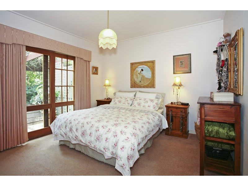 19 Caroline Street, Highton VIC 3216