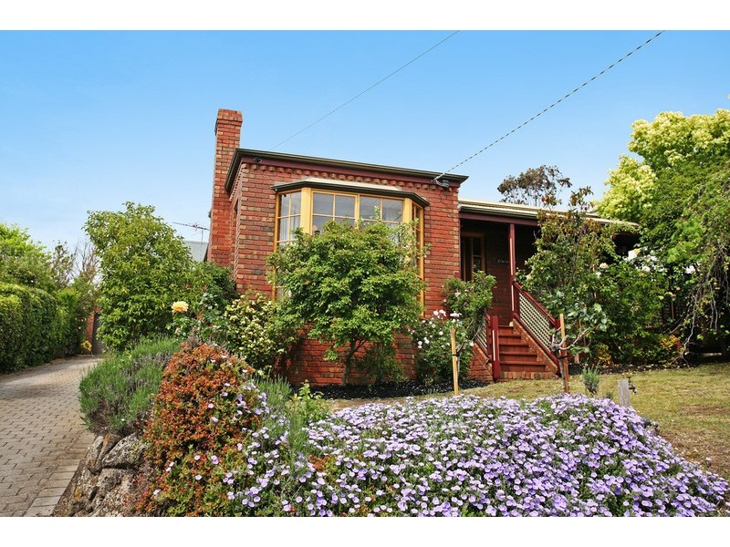 19 Caroline Street, Highton VIC 3216