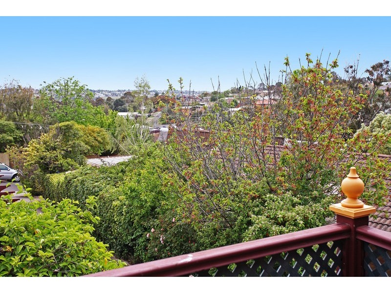 19 Caroline Street, Highton VIC 3216