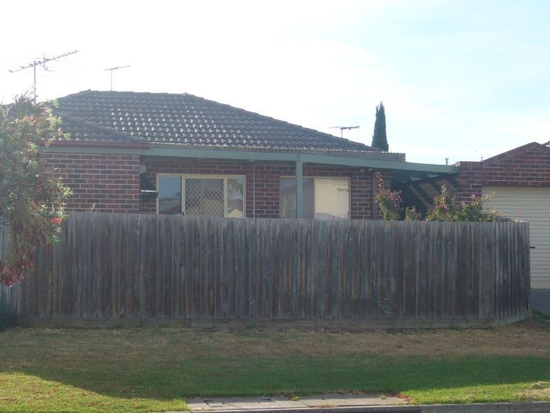 1/2 Webster Court, Highton VIC 3216