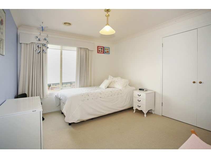 60 Mulquiney Crescent, Highton VIC 3216