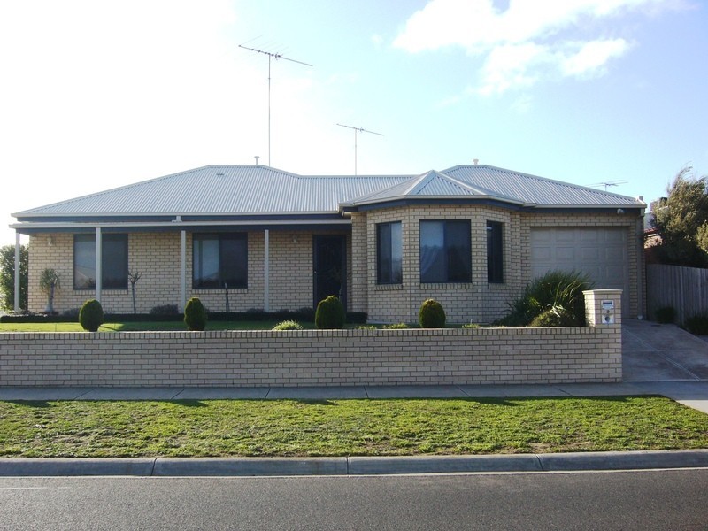 9 Nash Avenue, Drysdale VIC 3222