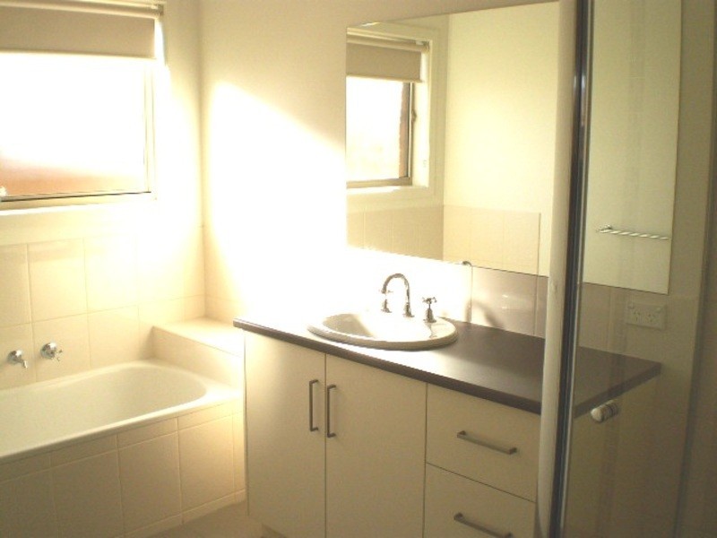 2/28  Carolanne Drive, Drysdale VIC 3222