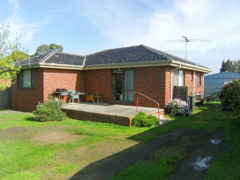 42 Mouchmore Avenue, St Leonards VIC 3223