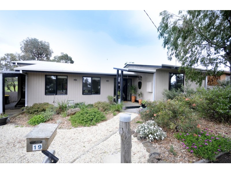 19 Deburgh Road, Drysdale VIC 3222