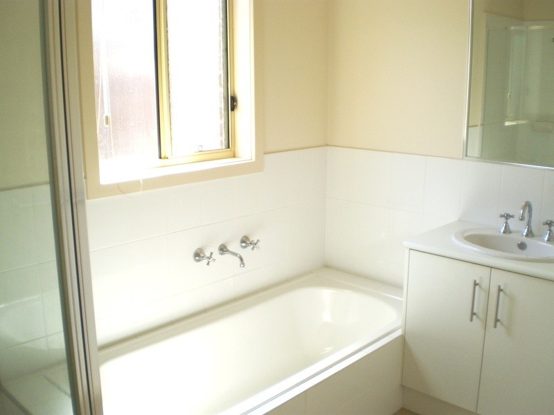 6 De Vere Court, Belmont VIC 3216