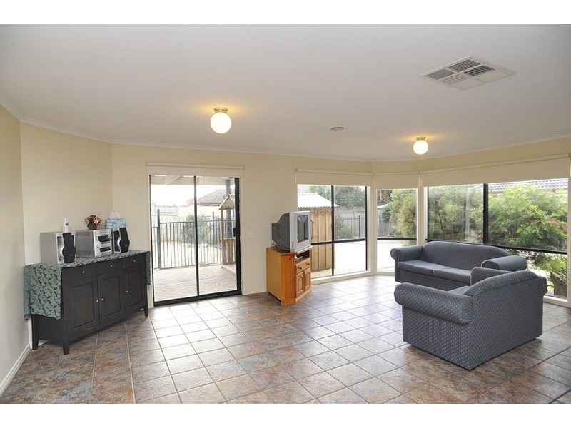 9 Alcott Road, St Albans Park VIC 3219