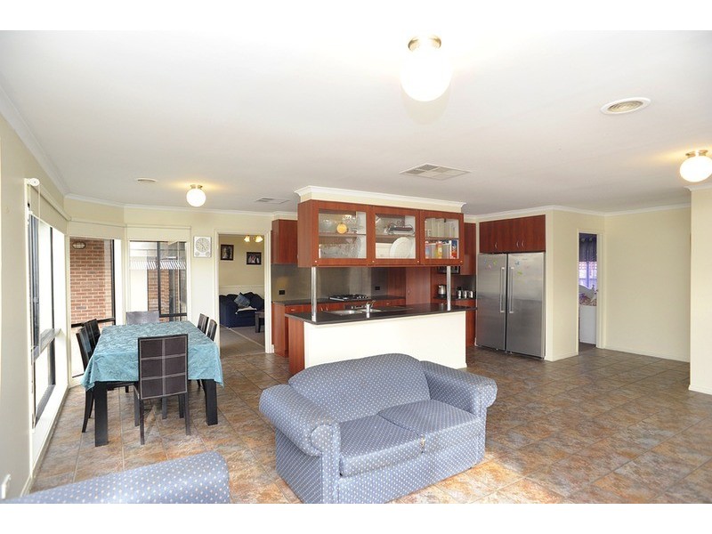 9 Alcott Road, St Albans Park VIC 3219