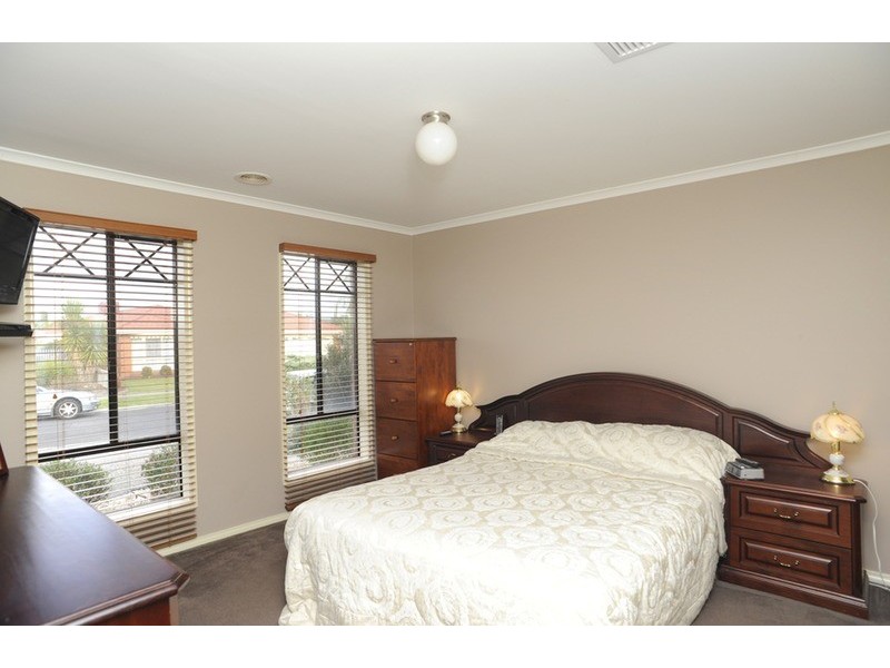 9 Alcott Road, St Albans Park VIC 3219