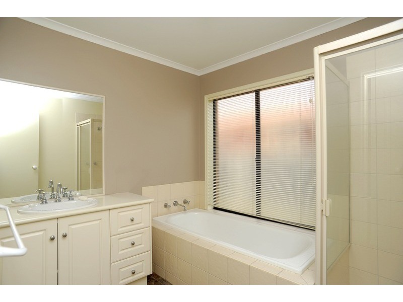 9 Alcott Road, St Albans Park VIC 3219