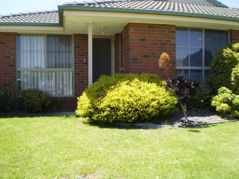 3 Chenin  Mews, Waurn Ponds VIC 3216