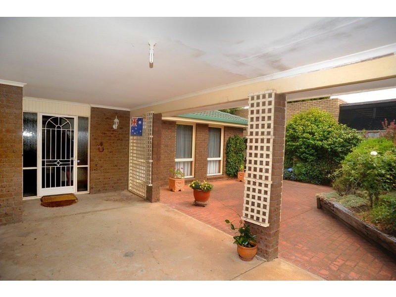 4 Loupe Crescent, Leopold VIC 3224