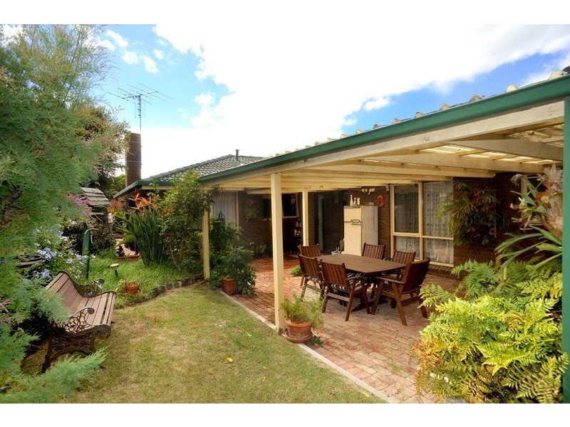 4 Loupe Crescent, Leopold VIC 3224
