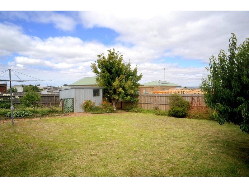 4 Loupe Crescent, Leopold VIC 3224
