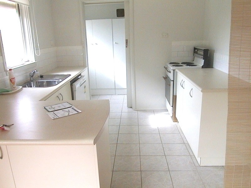 33 Lake View Crescent, St Leonards VIC 3223