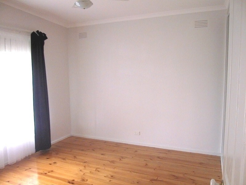 33 Lake View Crescent, St Leonards VIC 3223