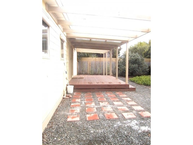 33 Lake View Crescent, St Leonards VIC 3223