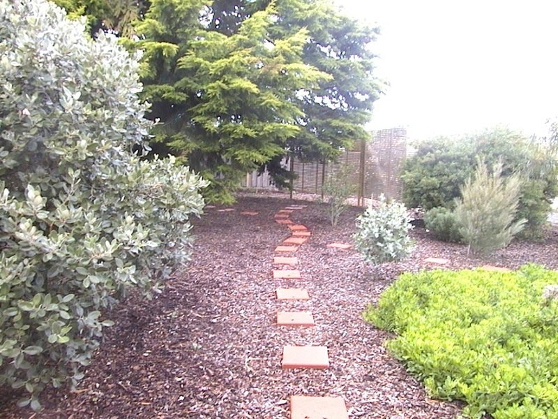 33 Lake View Crescent, St Leonards VIC 3223