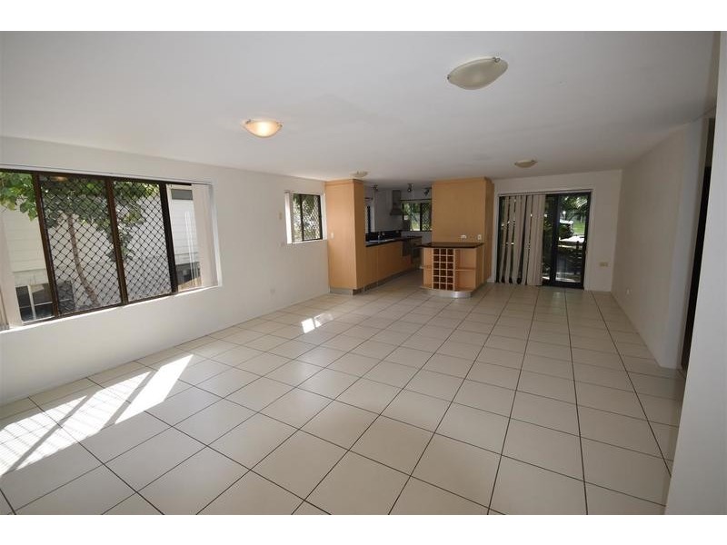 2/15 Katharina Street, Noosa Heads QLD 4567