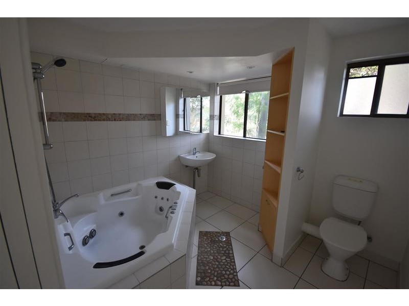 2/15 Katharina Street, Noosa Heads QLD 4567