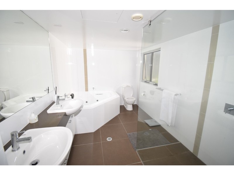 1/10 William Street, Noosaville QLD 4566