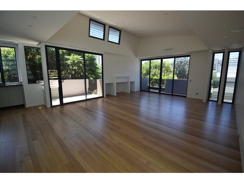 2/31 Sobraon Street, Sunrise Beach QLD 4567
