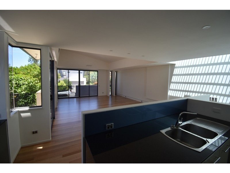 2/31 Sobraon Street, Sunrise Beach QLD 4567