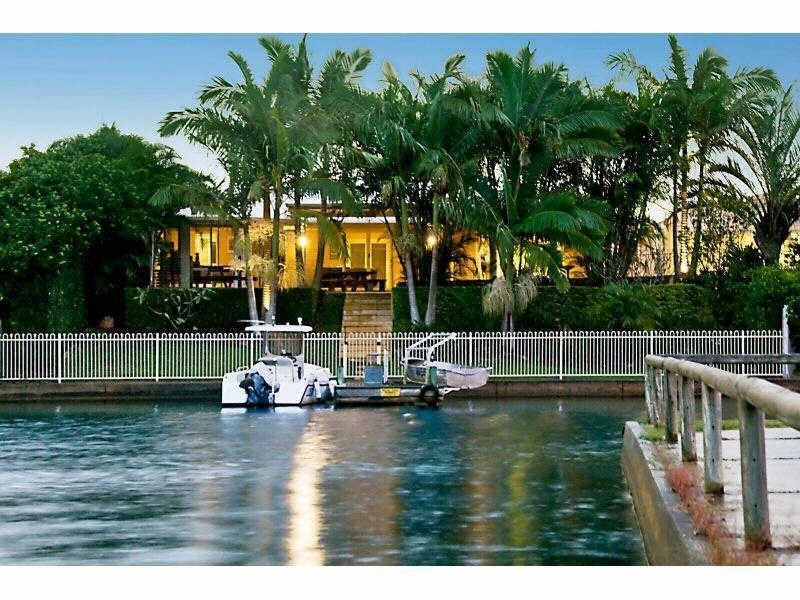 1 Riverbreeze Avenue, Noosa Waters QLD 4566