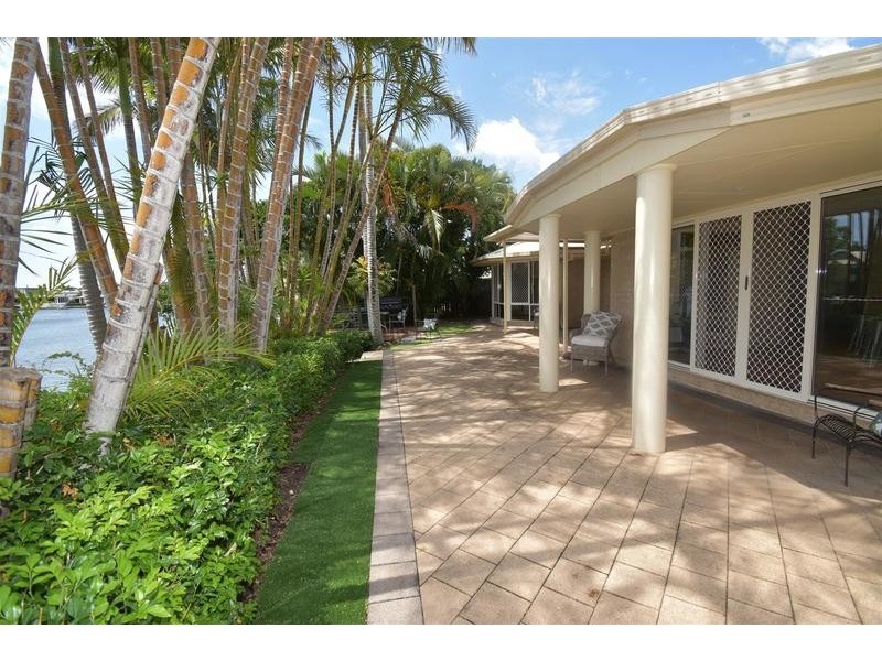 1 Riverbreeze Avenue, Noosa Waters QLD 4566