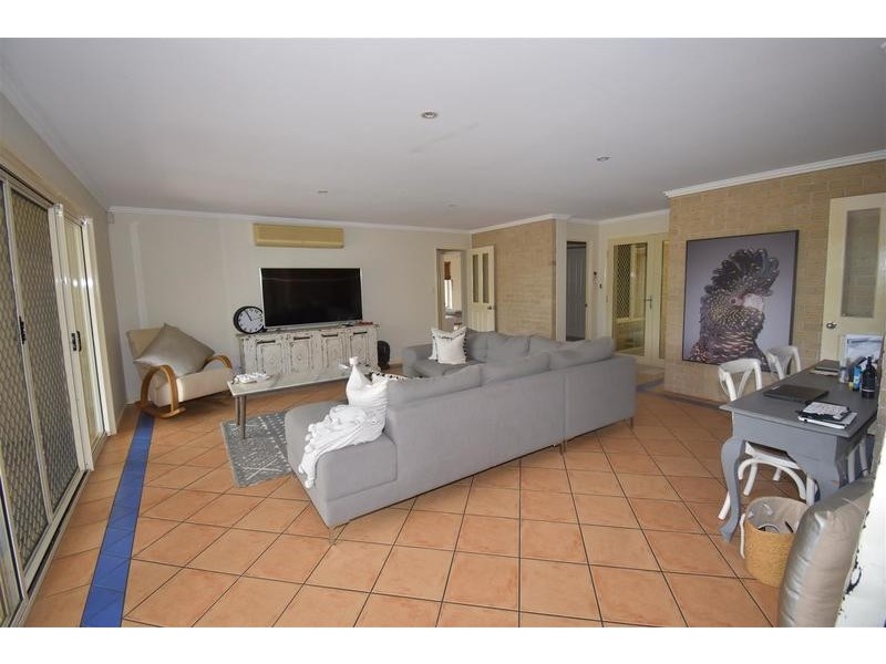 1 Riverbreeze Avenue, Noosa Waters QLD 4566