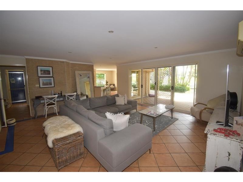 1 Riverbreeze Avenue, Noosa Waters QLD 4566