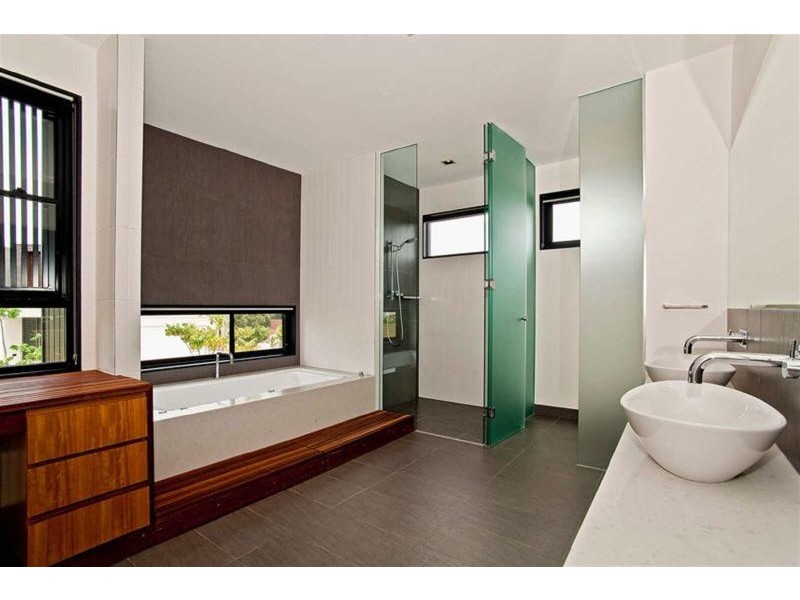 2 Wild Apple Court, Noosa Heads QLD 4567