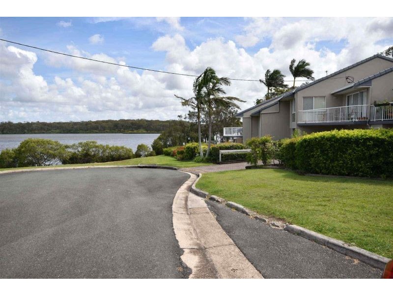 2/2 Sidoni Street, Tewantin QLD 4565