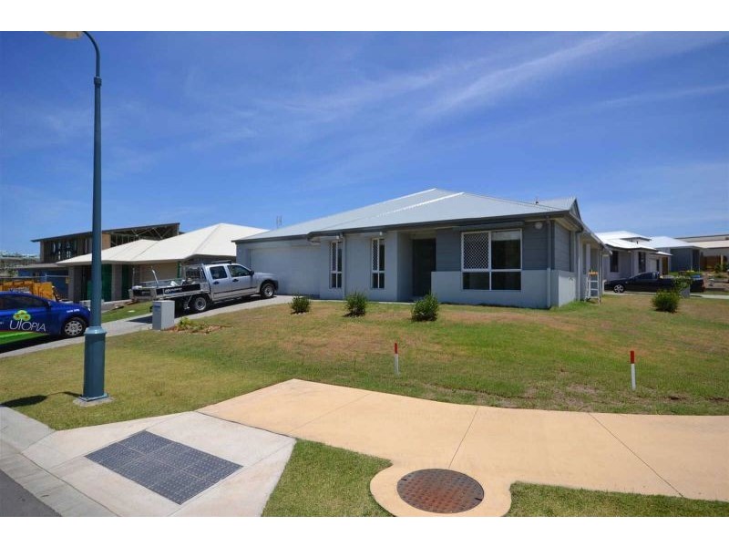 1/10 Silver Wattle Grove, Peregian Springs QLD 4573