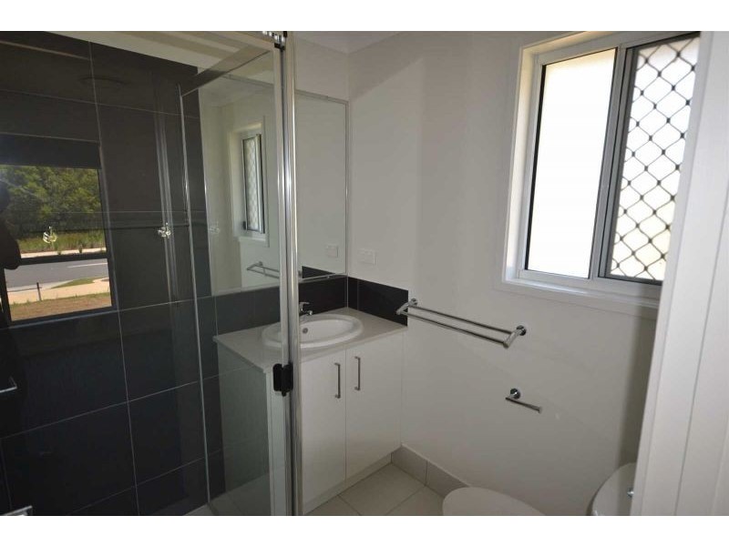 1/10 Silver Wattle Grove, Peregian Springs QLD 4573