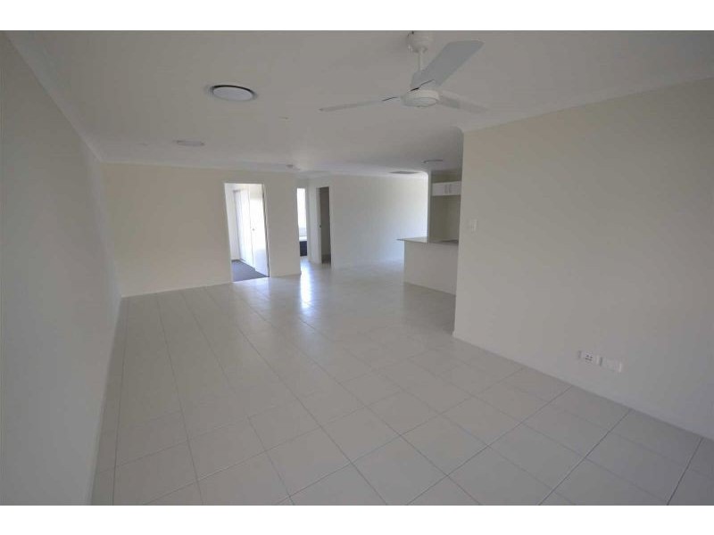 1/10 Silver Wattle Grove, Peregian Springs QLD 4573