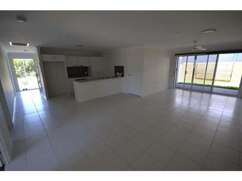 1/10 Silver Wattle Grove, Peregian Springs QLD 4573