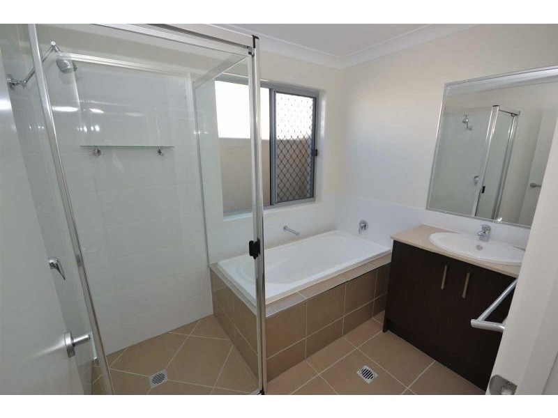 2/7 Laurina Way, Peregian Springs QLD 4573