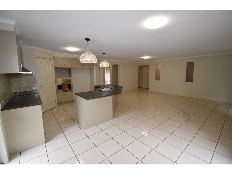 2 Kensington Drive, Cooroy QLD 4563