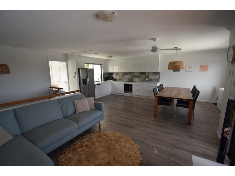 2/17 Advance Place, Sunrise Beach QLD 4567