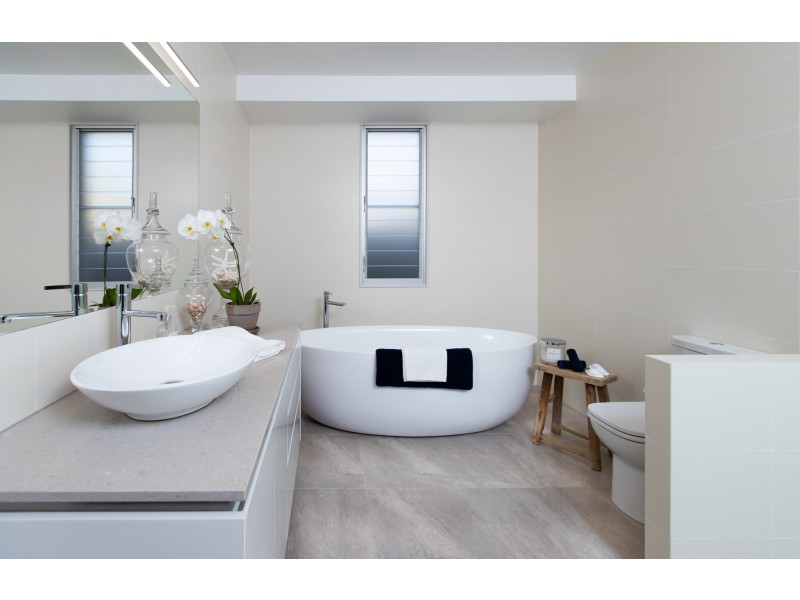 27 Aquamarine Cct, Noosa Waters QLD 4566