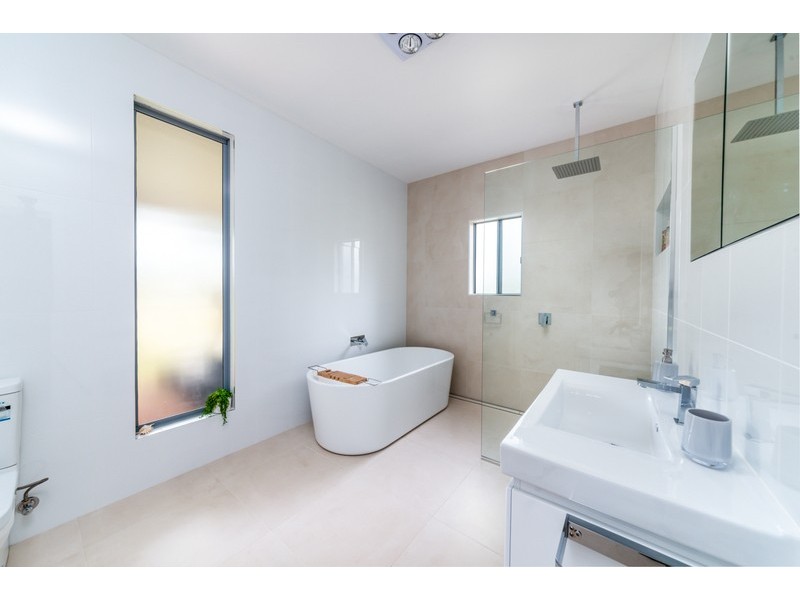 97 Silverwood Drive, Cooroibah QLD 4565