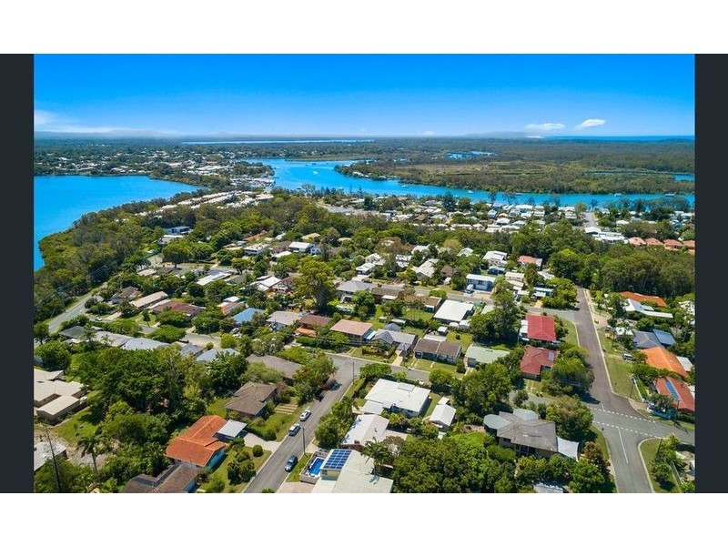 4 Hillcrest Avenue, Tewantin QLD 4565