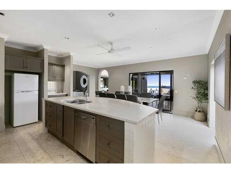 27 Seaview Tce, Sunshine Beach QLD 4567