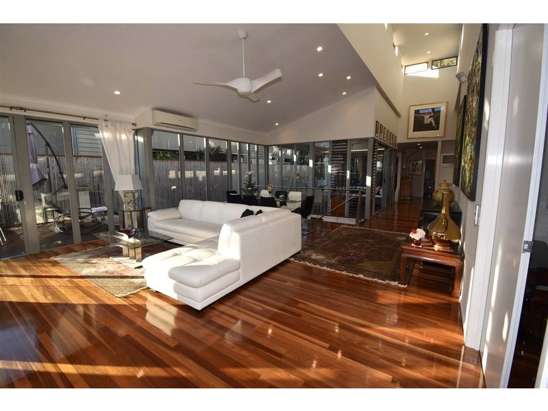 11 Nairana Rest, Noosa Heads QLD 4567