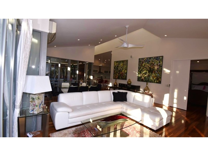 11 Nairana Rest, Noosa Heads QLD 4567