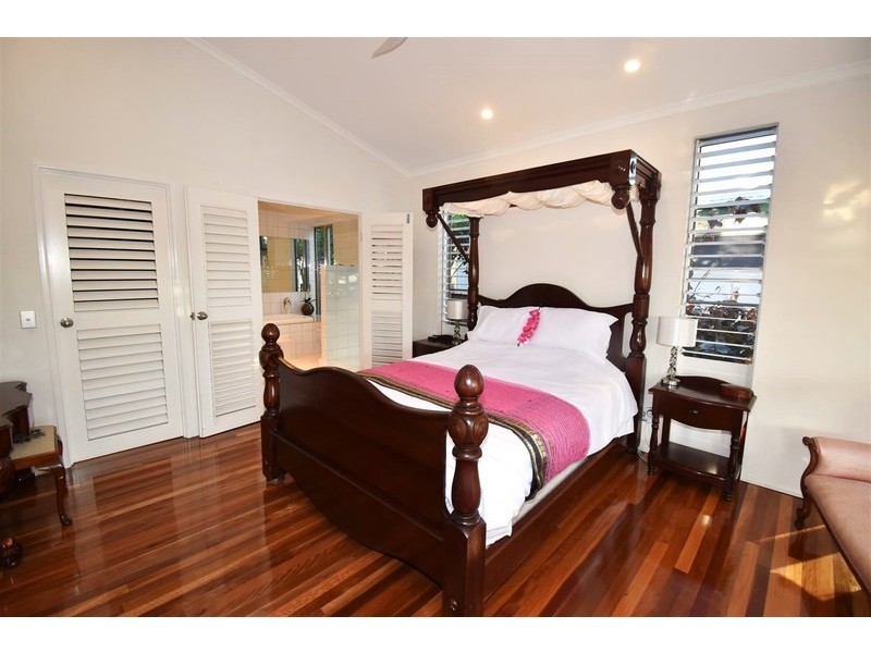 11 Nairana Rest, Noosa Heads QLD 4567