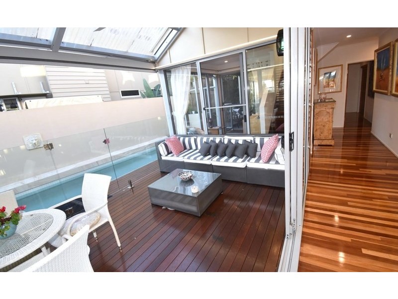 11 Nairana Rest, Noosa Heads QLD 4567