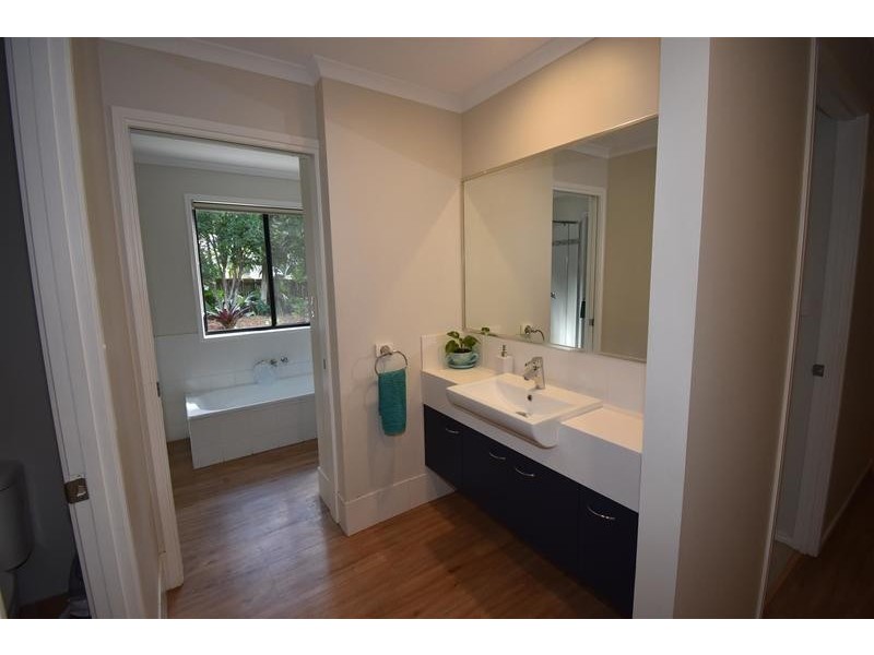 26 Kingsgate Drive, Tinbeerwah QLD 4563