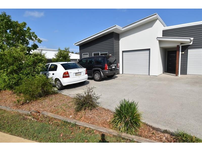 2/5 Cypress Place, Peregian Springs QLD 4573
